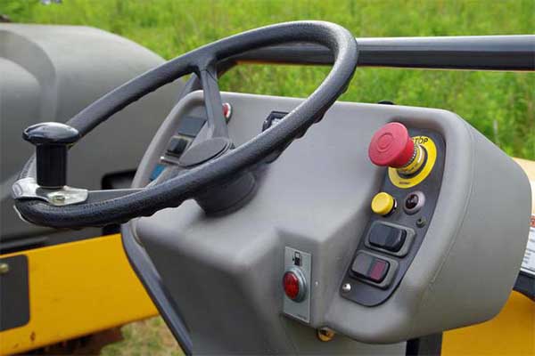 压路机方向盘使用中常出现的问题